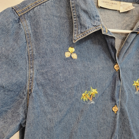 💕 Lemon Grass Short Sleeves Button Down Denim Top Women's Size Large Petite - Picture 3 of 10